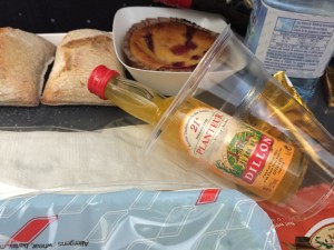 Apéritif à bord de l'avion de Airfrance à destination de Fort-de-france en Martinique