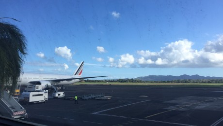 Arrivée de l'avion à l'aéroport de Fort-de-france en Martinique